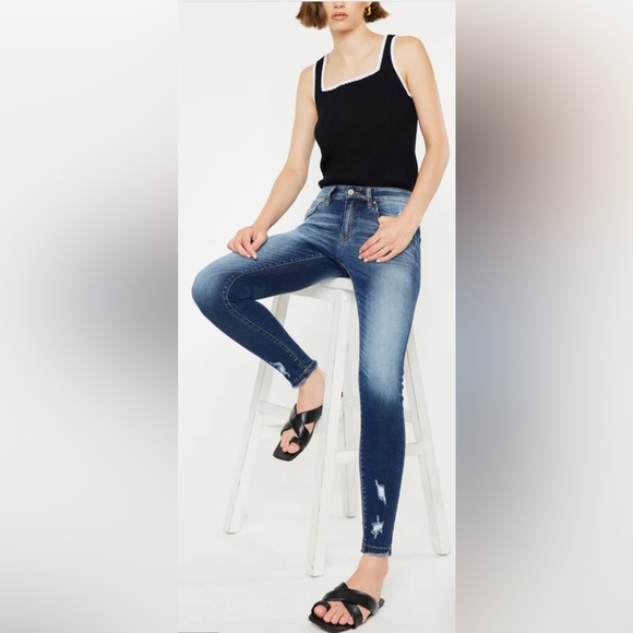 KanCan Women’s Molly Mid Rise‎ Lightly Distressed Super Skinny Jeans Size 15/31 - Picture 1 of 13